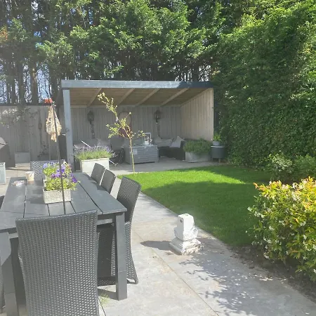 Nice House With Jacuzzi 리쎄