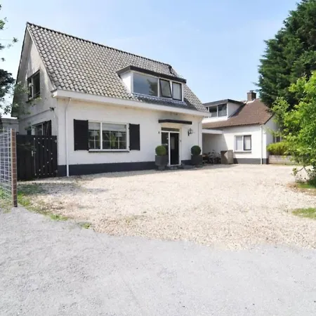 Nice House With Jacuzzi 리쎄