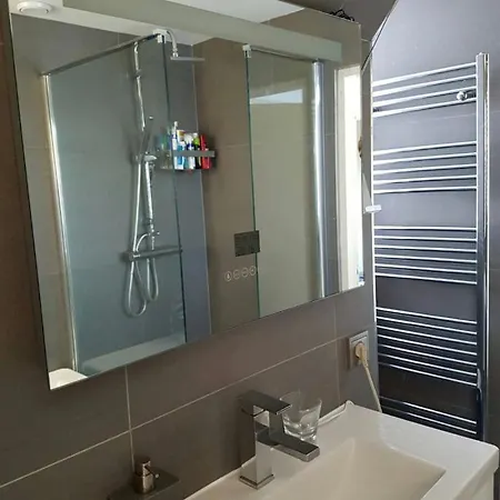 Nice House With Jacuzzi 리쎄
